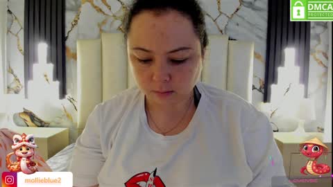 Snapshot of molliebue1 chatting on January 31, 2025, 11:46 am Hey Guys Im Mollie online show from January 31, 2025, 11:46 am