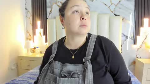 Snapshot of molliebue1 chatting on February 23, 2025, 2:29 am Hey Guys Im Mollie online show from February 23, 2025, 2:29 am