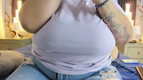 Snapshot of molliebue1 chatting on March 9, 2025, 2:29 am Hey Guys Im Mollie online show from March 9, 2025, 2:29 am