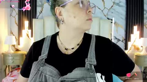 Snapshot of molliebue1 chatting on October 8, 2025, 12:36 pm Hey Guys Im Mollie online show from October 8, 2025, 12:36 pm