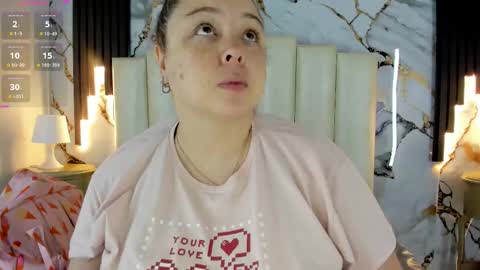 Snapshot of molliebue1 chatting on October 22, 2025, 12:16 pm Hey Guys Im Mollie online show from October 22, 2025, 12:16 pm
