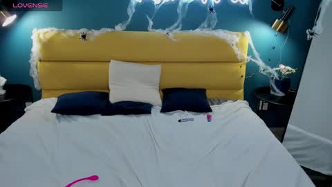 Molly  online show from October 31, 2025, 1:34 pm