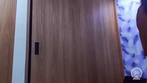 Molly online show from September 19, 2025, 1:29 am