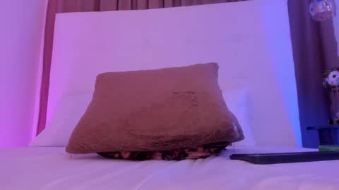      online show from October 15, 2025, 2:50 pm