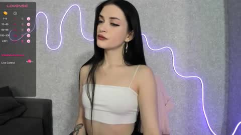 Molly - online show from October 31, 2025, 5:19 am