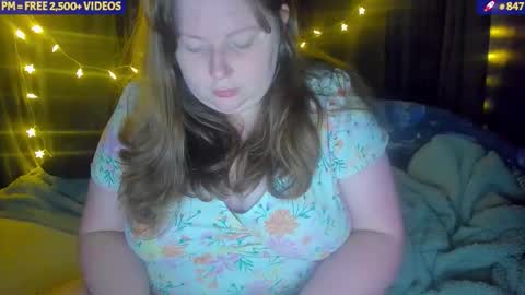 molly_moons online show from November 26, 2025, 1:45 pm