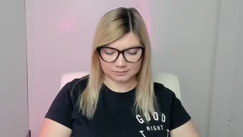 Molly online show from September 30, 2025, 11:48 am