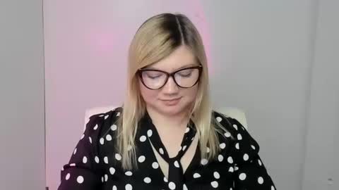 Molly online show from October 10, 2025, 8:19 pm