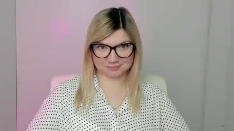 Molly online show from October 13, 2025, 11:43 am