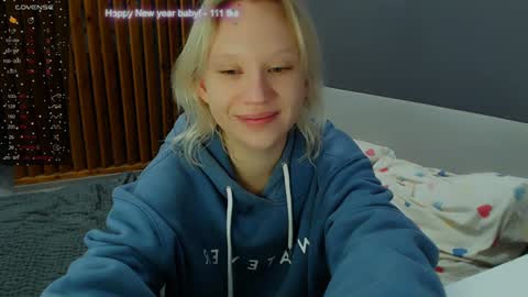 Snapshot of molly_smolly_ chatting on January 4, 2025, 2:35 pm lo online show from January 4, 2025, 2:35 pm