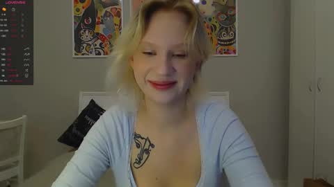 Snapshot of molly_smolly_ chatting on March 10, 2025, 1:43 pm lo online show from March 10, 2025, 1:43 pm