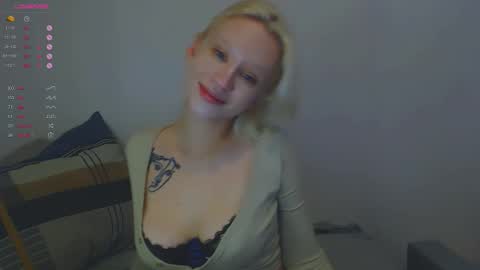 Snapshot of molly_smolly_ chatting on November 23, 2025, 3:01 pm lo online show from November 23, 2025, 3:01 pm