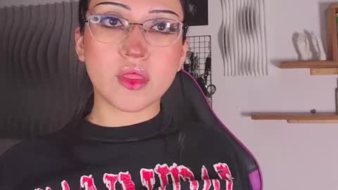   Please follow me and rate me a thumbs up online show from November 21, 2025, 11:58 pm