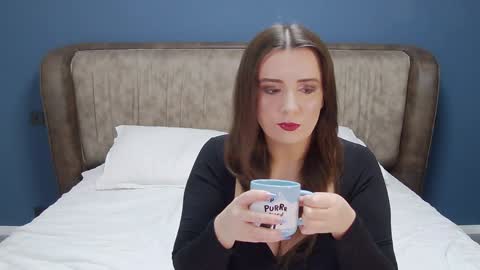 Molly online show from December 25, 2024, 9:43 pm