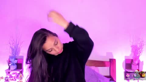 Snapshot of mollylewis18 chatting on January 10, 2025, 12:17 am New girl Emily Valentina Michelle online show from January 10, 2025, 12:17 am