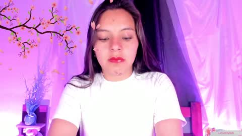 Snapshot of mollylewis18 chatting on January 29, 2025, 12:33 am New girl Emily Valentina Michelle online show from January 29, 2025, 12:33 am