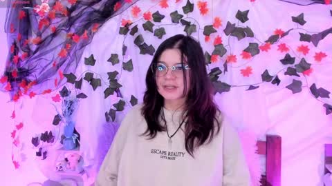 Snapshot of mollylewis18 chatting on February 7, 2025, 4:03 pm New girl Emily Valentina Michelle online show from February 7, 2025, 4:03 pm