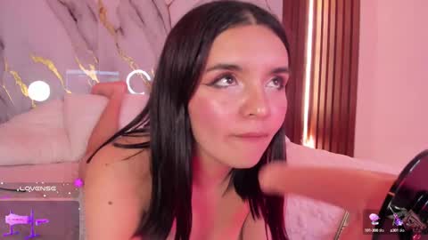 Snapshot of mollylewis18 chatting on September 16, 2025, 3:40 am New girl Emily Valentina Michelle online show from September 16, 2025, 3:40 am