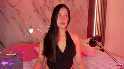 Snapshot of mollylewis18 chatting on September 24, 2025, 10:35 pm New girl Emily Valentina Michelle online show from September 24, 2025, 10:35 pm