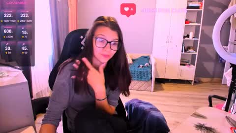 Snapshot of mollylollipop20 chatting on September 10, 2025, 2:33 am KIRA online show from September 10, 2025, 2:33 am