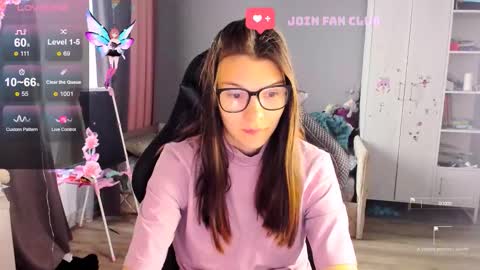 Snapshot of mollylollipop20 chatting on October 6, 2025, 4:10 am KIRA online show from October 6, 2025, 4:10 am