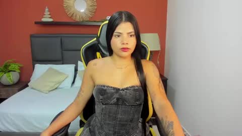 mollylove_ online show from September 23, 2025, 11:46 am