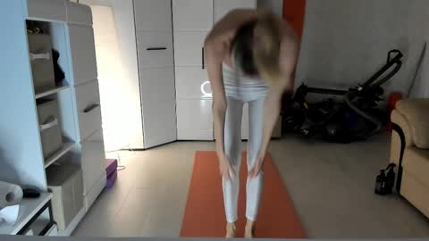 AngelMomm online show from March 9, 2025, 6:39 am