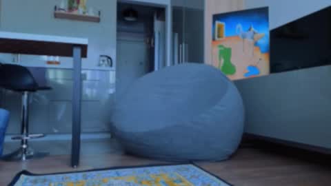 Molly online show from November 16, 2025, 9:15 am