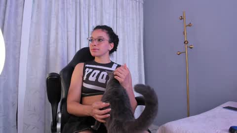 Snapshot of mollyybloom chatting on January 18, 2025, 2:55 pm Molly online show from January 18, 2025, 2:55 pm