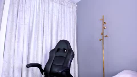 Snapshot of mollyybloom chatting on February 20, 2025, 3:30 pm Molly online show from February 20, 2025, 3:30 pm