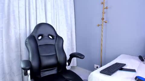 Snapshot of mollyybloom chatting on March 1, 2025, 4:54 pm Molly online show from March 1, 2025, 4:54 pm