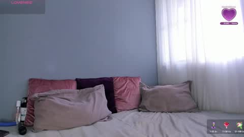 Snapshot of mollyybloom chatting on October 5, 2025, 7:23 pm Molly online show from October 5, 2025, 7:23 pm