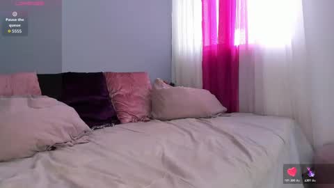 Snapshot of mollyybloom chatting on November 15, 2025, 4:14 pm Molly online show from November 15, 2025, 4:14 pm