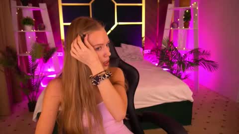 mollyymayy online show from December 5, 2025, 9:29 am