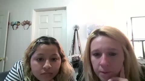 Snapshot of molovescows chatting on December 16, 2025, 1:43 am Bbymoxoxo online show from December 16, 2025, 1:43 am