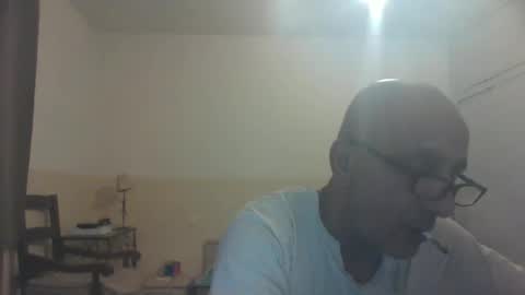 Snapshot of moment71200 chatting on December 31, 2024, 10:01 pm moment71200 online show from December 31, 2024, 10:01 pm