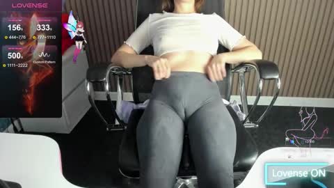 Snapshot of mommy_cum chatting on November 11, 2025, 2:33 am Mommy online show from November 11, 2025, 2:33 am