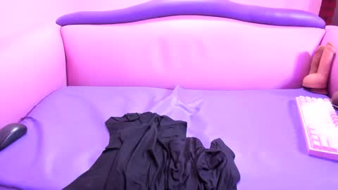 Snapshot of mommy_dirty_squirt chatting on September 21, 2025, 12:40 pm carolina online show from September 21, 2025, 12:40 pm