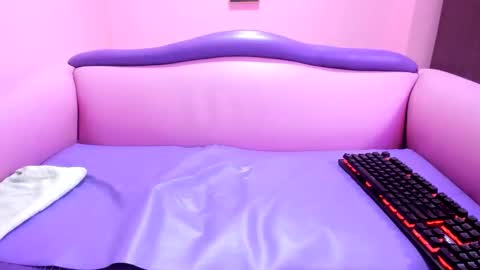 Snapshot of mommy_dirty_squirt chatting on November 7, 2025, 11:43 am carolina online show from November 7, 2025, 11:43 am