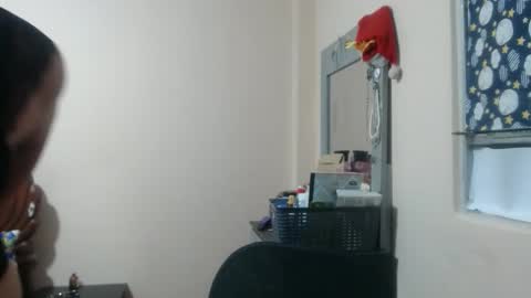 Snapshot of mommy_sexy2 chatting on December 18, 2025, 2:17 am zarai online show from December 18, 2025, 2:17 am