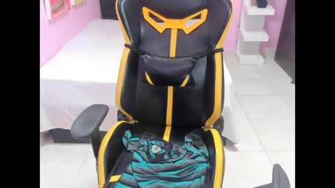 Snapshot of mommy_whore_slut chatting on February 15, 2025, 6:33 pm call me slut online show from February 15, 2025, 6:33 pm