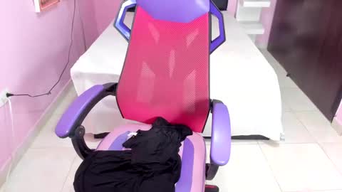 Snapshot of mommy_whore_slut chatting on March 12, 2025, 6:00 pm call me slut online show from March 12, 2025, 6:00 pm