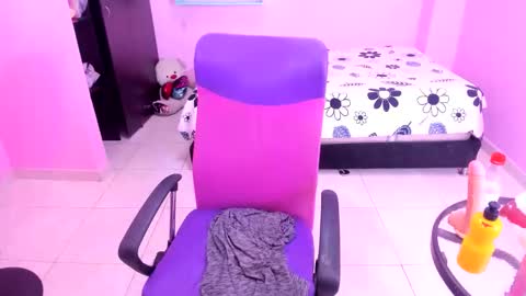 Snapshot of mommy_whore_slut chatting on October 4, 2025, 8:51 pm call me slut online show from October 4, 2025, 8:51 pm