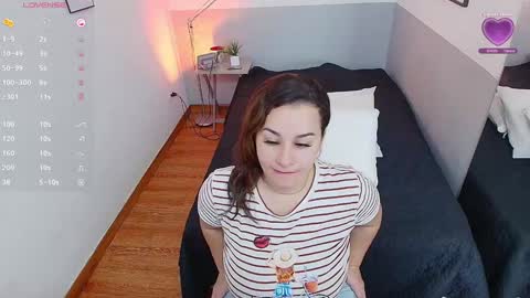 Snapshot of mommyissuess_ chatting on January 20, 2025, 7:46 pm Daphne online show from January 20, 2025, 7:46 pm