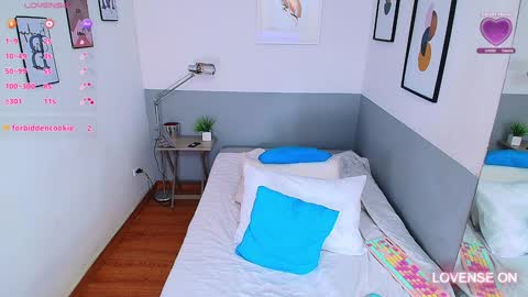 Snapshot of mommyissuess_ chatting on January 23, 2025, 8:13 pm Daphne online show from January 23, 2025, 8:13 pm