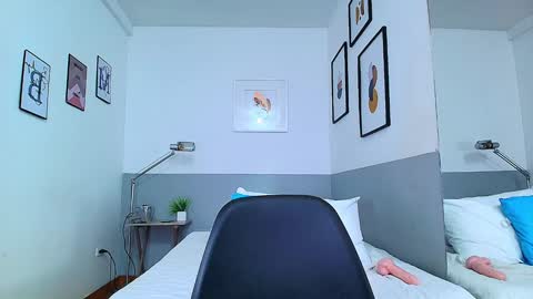 Snapshot of mommyissuess_ chatting on January 23, 2025, 11:15 pm Daphne online show from January 23, 2025, 11:15 pm