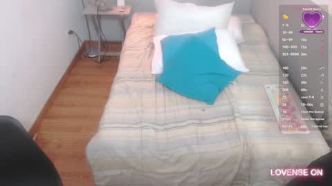 Snapshot of mommyissuess_ chatting on January 30, 2025, 10:51 pm Daphne online show from January 30, 2025, 10:51 pm