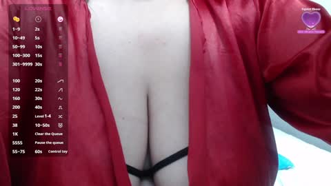 Snapshot of mommyissuess_ chatting on January 31, 2025, 11:03 pm Daphne online show from January 31, 2025, 11:03 pm