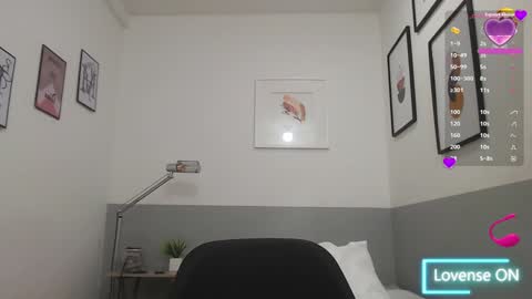 Snapshot of mommyissuess_ chatting on February 7, 2025, 2:08 am Daphne online show from February 7, 2025, 2:08 am