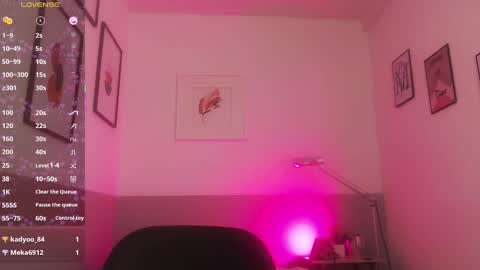 Snapshot of mommyissuess_ chatting on February 13, 2025, 11:15 pm Daphne online show from February 13, 2025, 11:15 pm